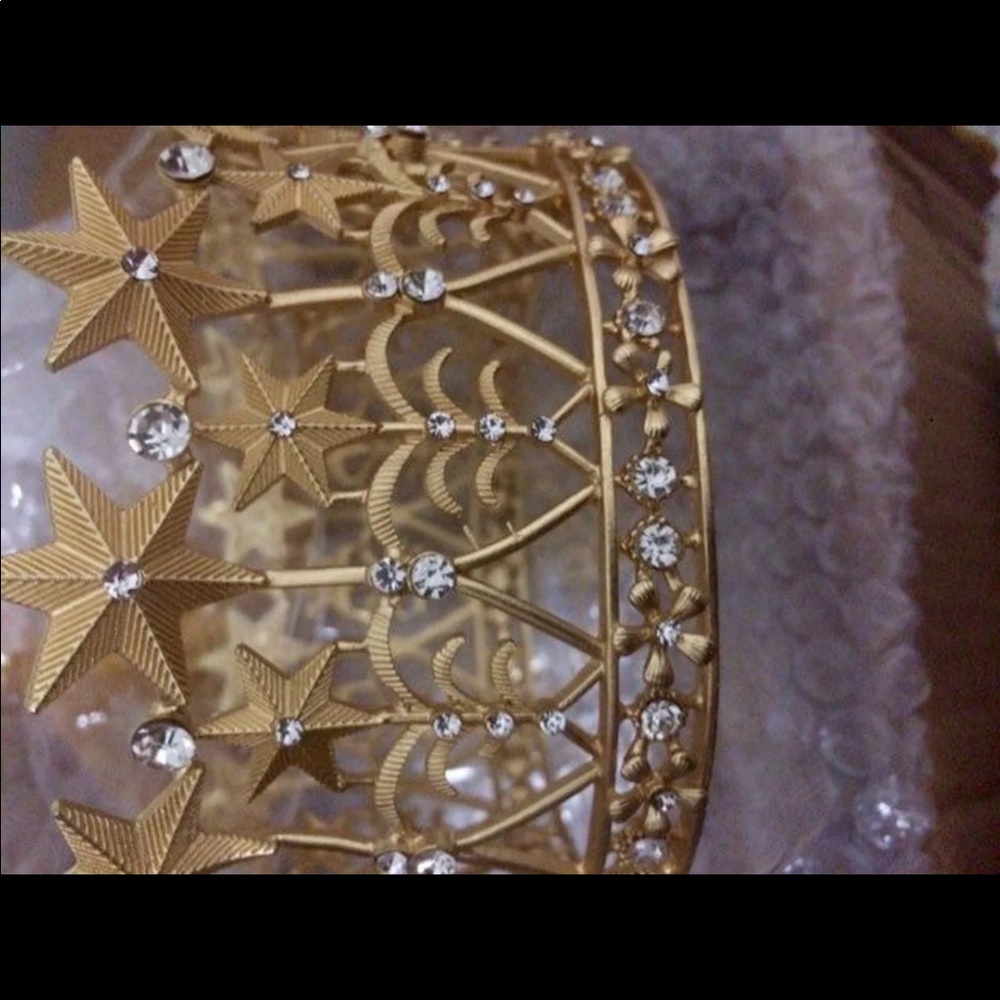 Crown - Picture 3 of 6